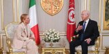 A Tunis, Giorgia Meloni fait valoir son « modèle de coopération » en échange d’un contrôle des (…)