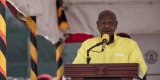 En Ouganda, le président Yoweri Museveni, au pouvoir depuis 1986, autorisé à briguer un nouveau (…)