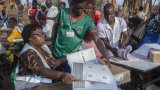 Élections au Malawi: le président sortant Lazarus Chakwera dénonce des irrégularités