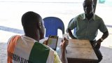 «Mon vote compte»: les électeurs ivoiriens commencent à retirer leurs cartes en vue de la (…)