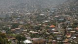 Sierra Leone: huit ans après les coulées de boue meurtrières à Freetown, «les gens construisent (…)