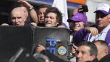 Argentine: le président Javier Milei visé par des jets de projectiles lors d'une manifestation à (…)