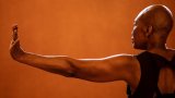 Germaine Acogny invoque Joséphine Baker et Pina Bausch au Théâtre des Champs-Élysées