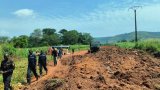 Centrafrique: à Bangui, le complexe transfert de dépouilles enterrées le long d’une artère en (…)