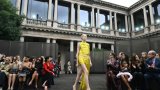 Combinaisons, sel et rayures: les looks phares de la Fashion Week de Milan