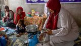Moins d'huile et plus de protéines, la recette pour sauver les enfants du sud du Pakistan