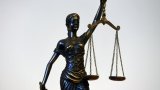Bébé secoué: condamnée à 12 ans de prison, une nourrice jugée en appel