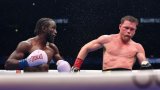 Boxe: Canelo tombe contre un immense Crawford, Mbilli doit se contenter du nul