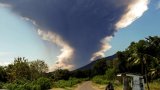 Indonésie: plus d'une vingtaine de vols annulés après l'éruption d'un volcan