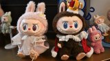 De Pékin à Rihanna, les poupées Labubu mascottes du soft power chinois