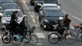 A Paris, la relation cyclistes-piétons en quête d'équilibre