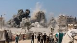 L'armée israélienne frappe une tour dans la ville de Gaza, au 700e jour de la guerre