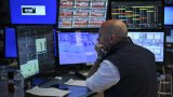 Wall Street termine en hausse, ignore les attaques contre la Fed et attend Nvidia