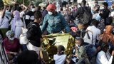 Evacuation des familles de migrants installées devant l'Hôtel de ville de Paris