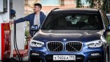 Frappes ukrainiennes sur les raffineries et forte demande: en Russie, l'essence devient chère