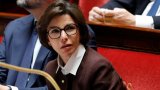 Dati dans l'arène de l'Assemblée pour défendre la réforme de l'audiovisuel public