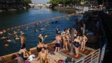 Baignade dans la Seine: près de 100.000 baigneurs, annonce Hidalgo, qui prolonge l'ouverture