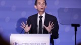 A l'assemblée générale de Carrefour, Alexandre Bompard met en avant la résilience du groupe en 2024