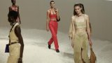 Fashion Week: femmes libres et sensuelles chez Hermès, conquérantes chez Elie Saab