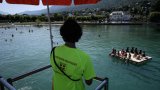 Sur un lac en Savoie, les secours veillent pour éviter les noyades