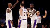 NBA: les Lakers solides face aux Raptors, Durant passe la sixième