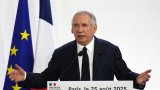 Bayrou abat la carte du vote de confiance, le gouvernement suspendu à un fil