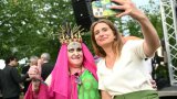 Aux universités d'été de la gauche, la politique entre karaoké et drag race