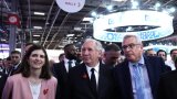 Bayrou exhorte les grands groupes de la tech à aider les petits
