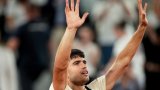 Roland-Garros: Alcaraz et Swiatek passent, Rune plie mais ne rompt pas