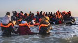 Traversées de la Manche: sur la plage, la foule des élus et des déçus
