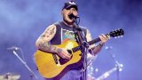 Une star de la country irrite l'administration Trump avec des paroles contre la police de (…)