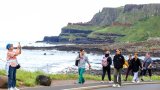 En Irlande du Nord, les pièces rouillées dispersées par les touristes menacent la Chaussée des (…)