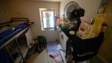 En prison, tenter d'échapper à la chaleur face à la canicule