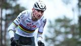Mathieu van der Poel remporte le cyclo-cross du Nouvel an à Baal