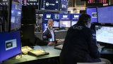 Wall Street termine dans le vert, mais l'incertitude règne