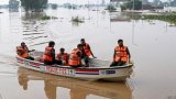 Inondés et isolés, au Pendjab pakistanais, les habitants dans l'attente des secours