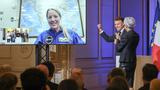 Emmanuel Macron dit à Sophie Adenot sa fierté avant son vol vers l'ISS
