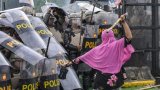 Rose et vert : les couleurs de la révolte en Indonésie