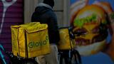 Italie: un tribunal ordonne au géant Glovo de régulariser ses livreurs