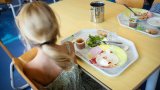 Cantines scolaires: huit mairies suppriment temporairement le thon des menus