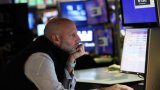 Wall Street termine en baisse, minée par les banques régionales et la Chine