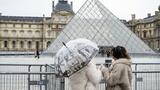 Au Louvre, frustration et résignation devant la hausse des prix pour les touristes hors-UE