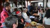 Sur un navire-école en Méditerranée, le pape encourage à bâtir des ponts