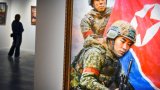 Kim, kimchi et mitraillettes : à Moscou, des peintures célèbrent l'alliance avec Pyongyang