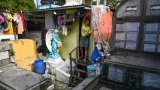 Aux Philippines, un cimetière où tentent de survivre les vivants démunis