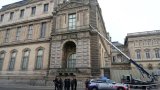 Huit bijoux inestimables dérobés au Louvre, quatre malfaiteurs recherchés