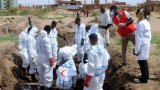 Soudan: Khartoum déterre ses morts pour leur rendre dignité