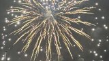 Japon: un incendie lors d'un feu d'artifice envoie cinq hommes à la mer