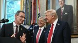 Trump annonce un accord avec Pfizer pour baisser le prix de certains médicaments aux Etats-Unis