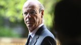 Déport d'Eric Lombard: un casse-tête inédit pour le gouvernement